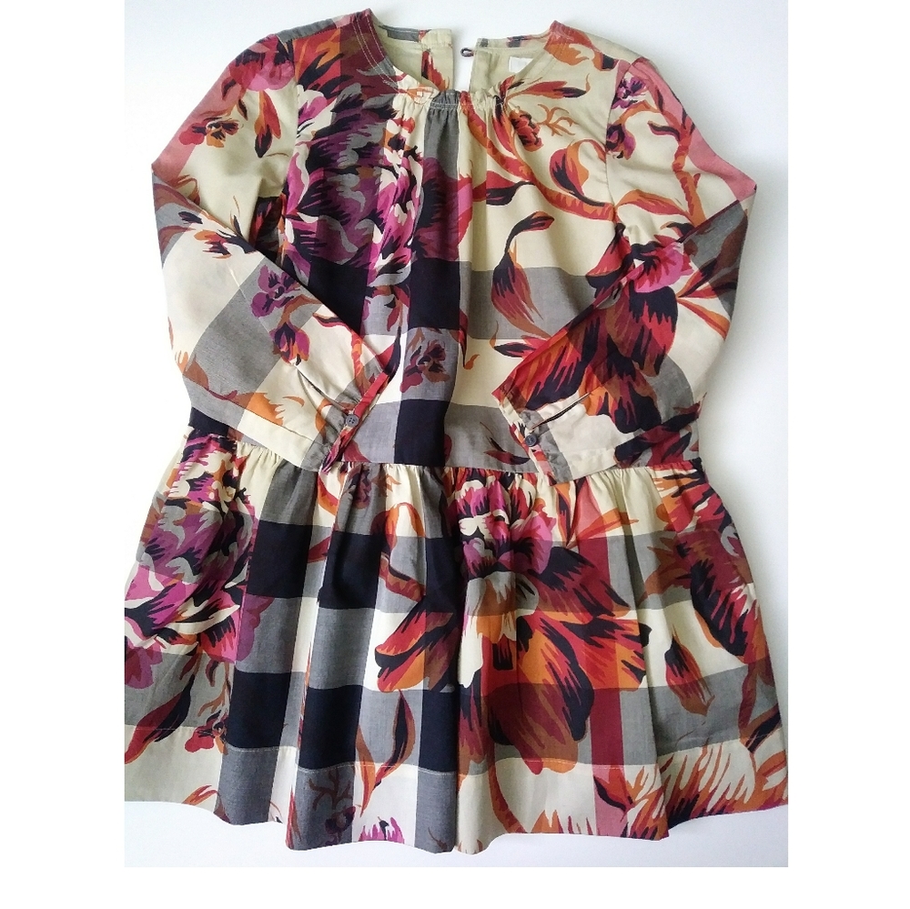 ♥️SOLD♥️Burberry girls Floral Check dress size 5Y